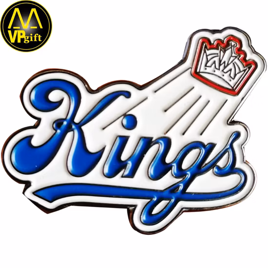 卸売プロモーションカスタムエンブレムロゴファッション 3D アニメ漫画学校ソフトハードエナメル金属ボタンブローチプロモーションギフト用